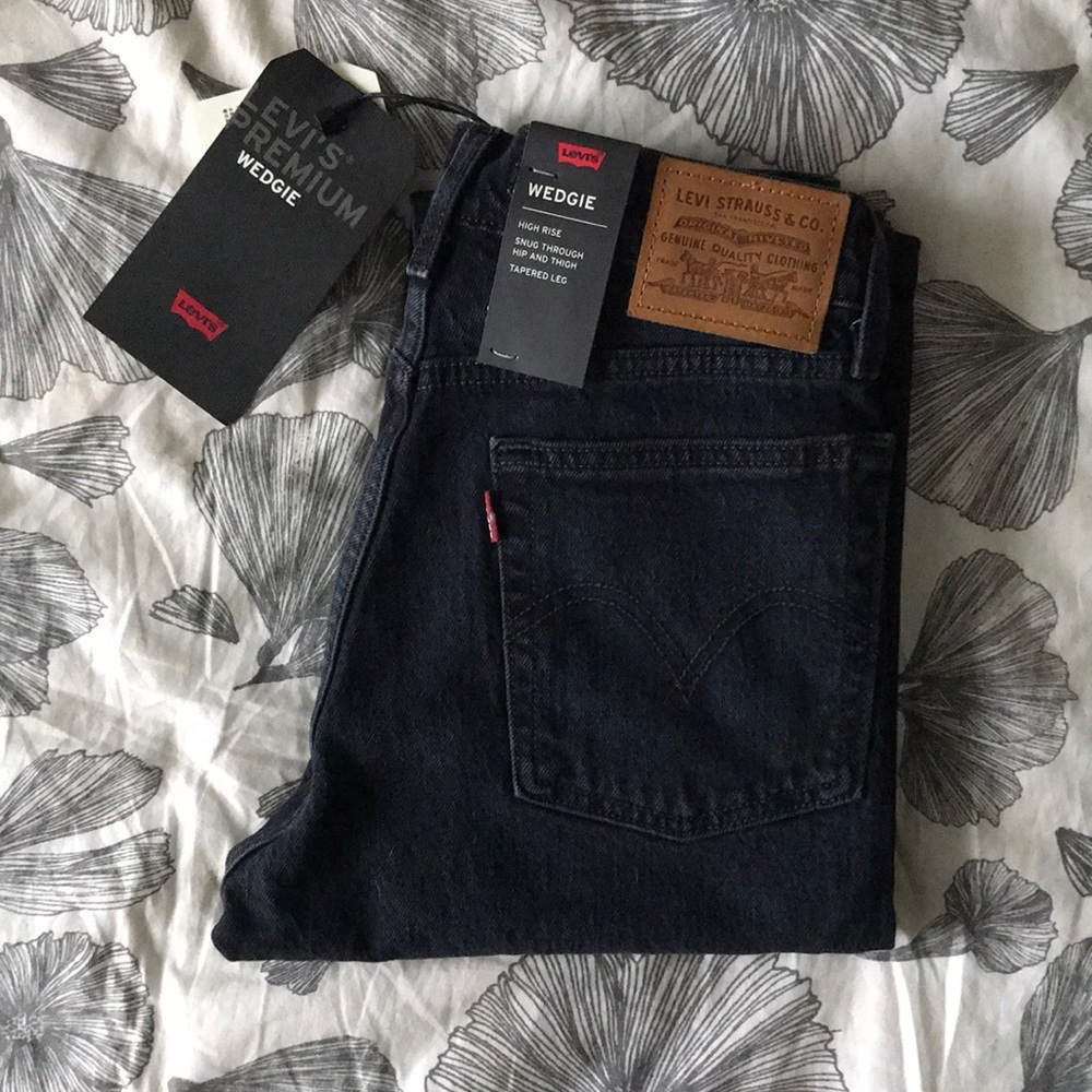 levi’s wedgie fit jeans